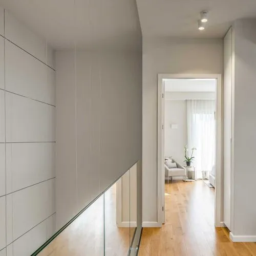 תמונת אווירה של בית עם מוצרים מסין