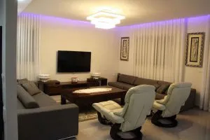 תמונה של ריהוט לבית המיובא מסין בעזרת חברת דיפרנט