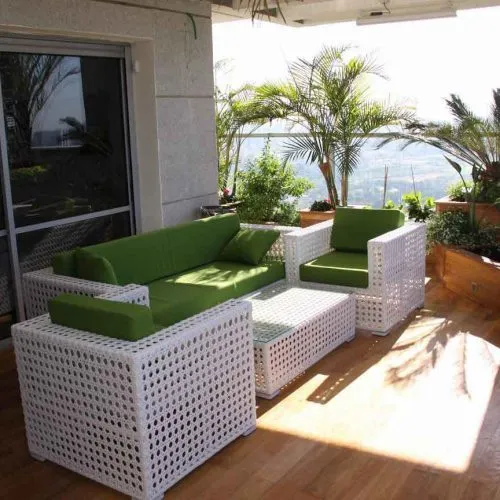 פינת ישיבה לחצר הבית שנרכשה דרך חברת יבוא מסין