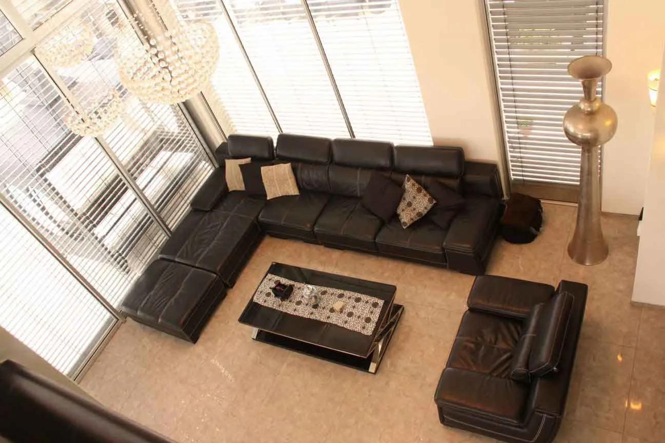 תכולת סלון מיבוא מסין