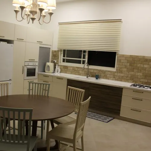 יבוא מסין של מטבחים ורהיטים